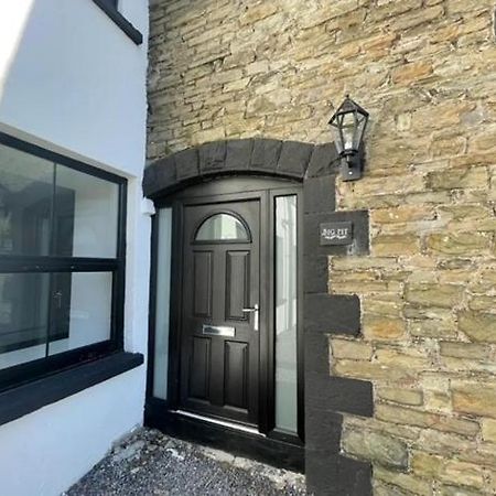 Spacious Two Bedroom Apartment With Valley Views Abertillery Exterior foto