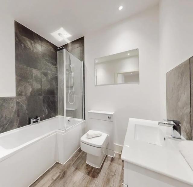 Spacious Two Bedroom Apartment With Valley Views Abertillery Exterior foto