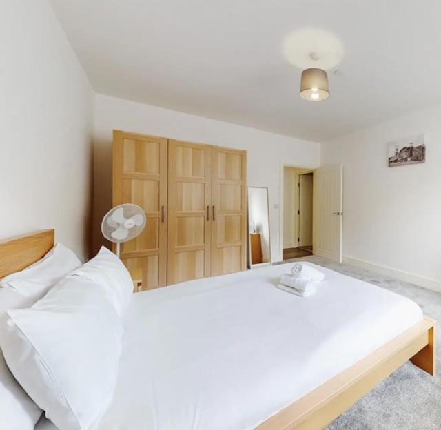 Spacious Two Bedroom Apartment With Valley Views Abertillery Exterior foto