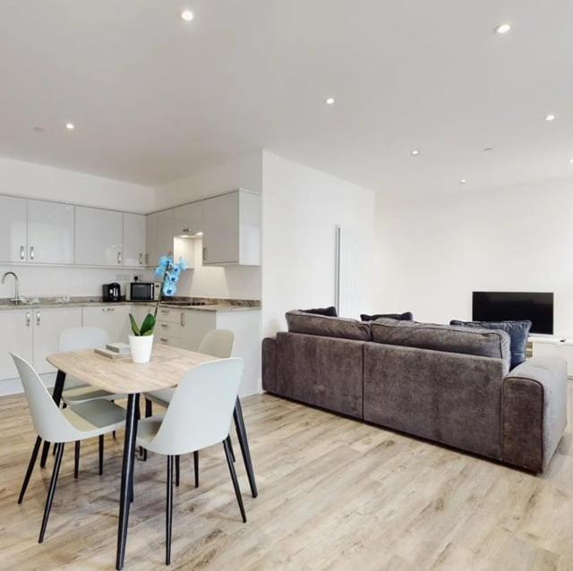 Spacious Two Bedroom Apartment With Valley Views Abertillery Exterior foto